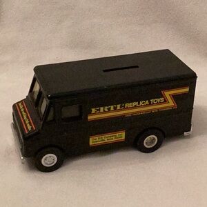 ERTL Replica Toys Coin Bank ~ Grumman Olson Kurbmaster Vintage w/key